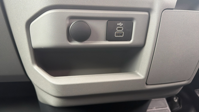 Ford Transit Custom E-320 L1 Rwd 100kW 65kWh H1 Van Limited Auto